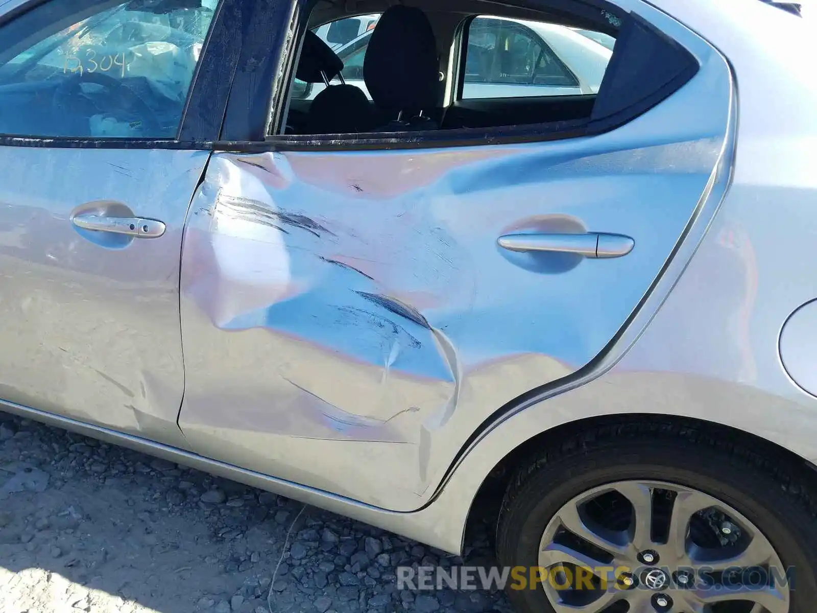 9 Photograph of a damaged car 3MYDLBYV9KY518509 TOYOTA YARIS 2019