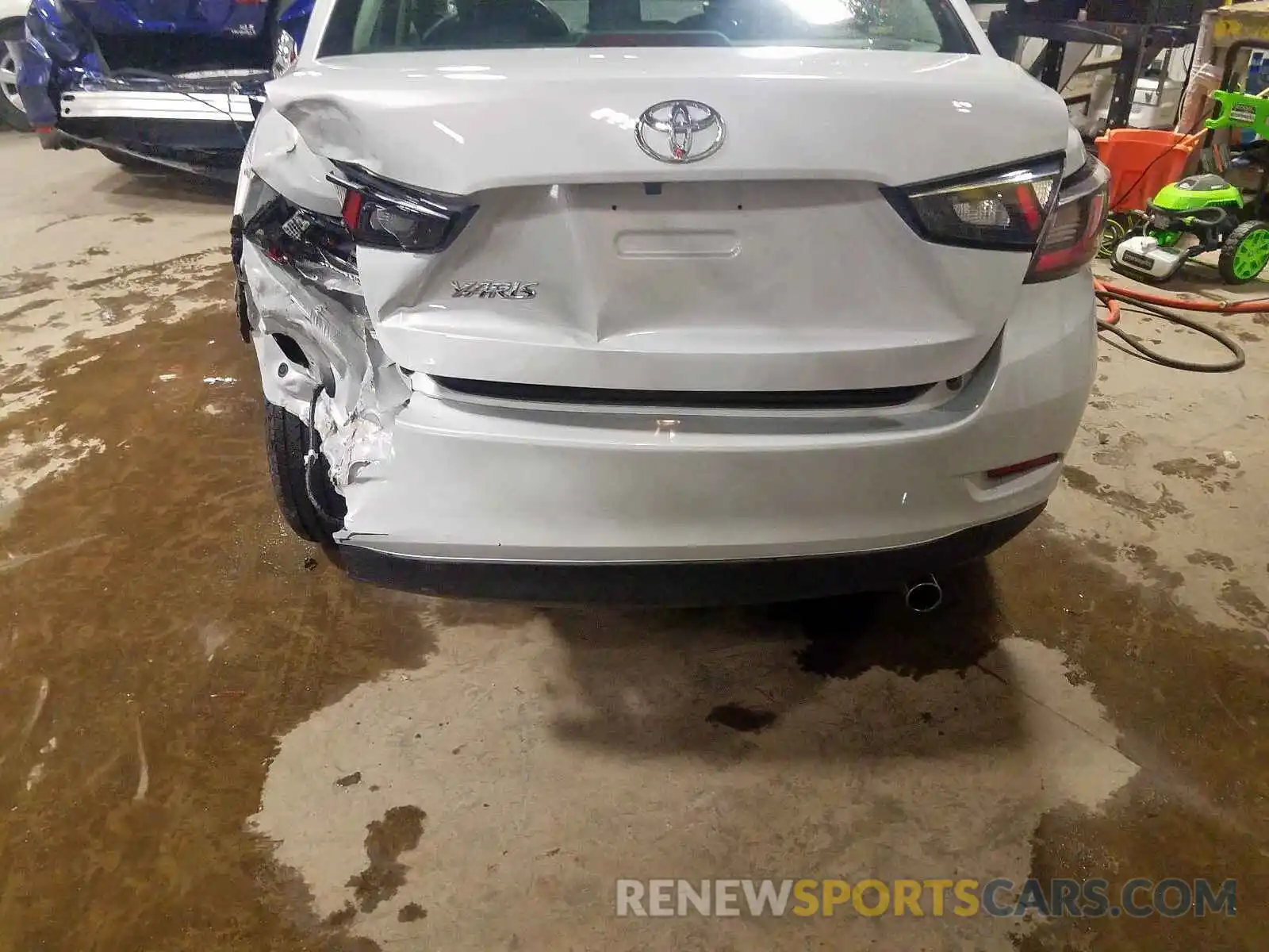 9 Photograph of a damaged car 3MYDLBYV9KY520003 TOYOTA YARIS 2019