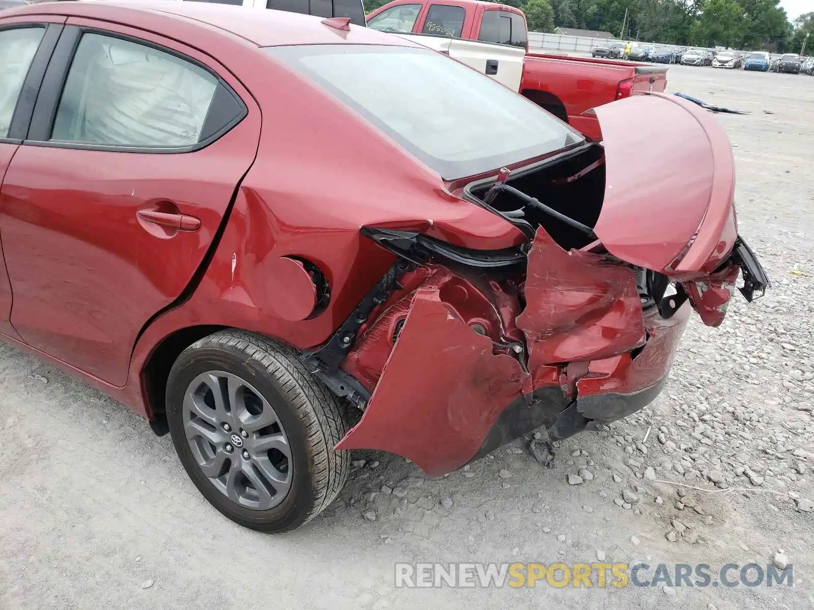 9 Photograph of a damaged car 3MYDLBYV9KY520535 TOYOTA YARIS 2019