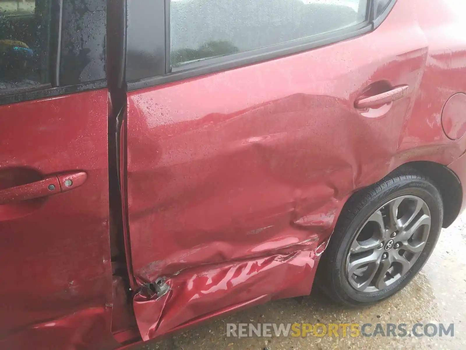 9 Photograph of a damaged car 3MYDLBYV9KY520602 TOYOTA YARIS 2019