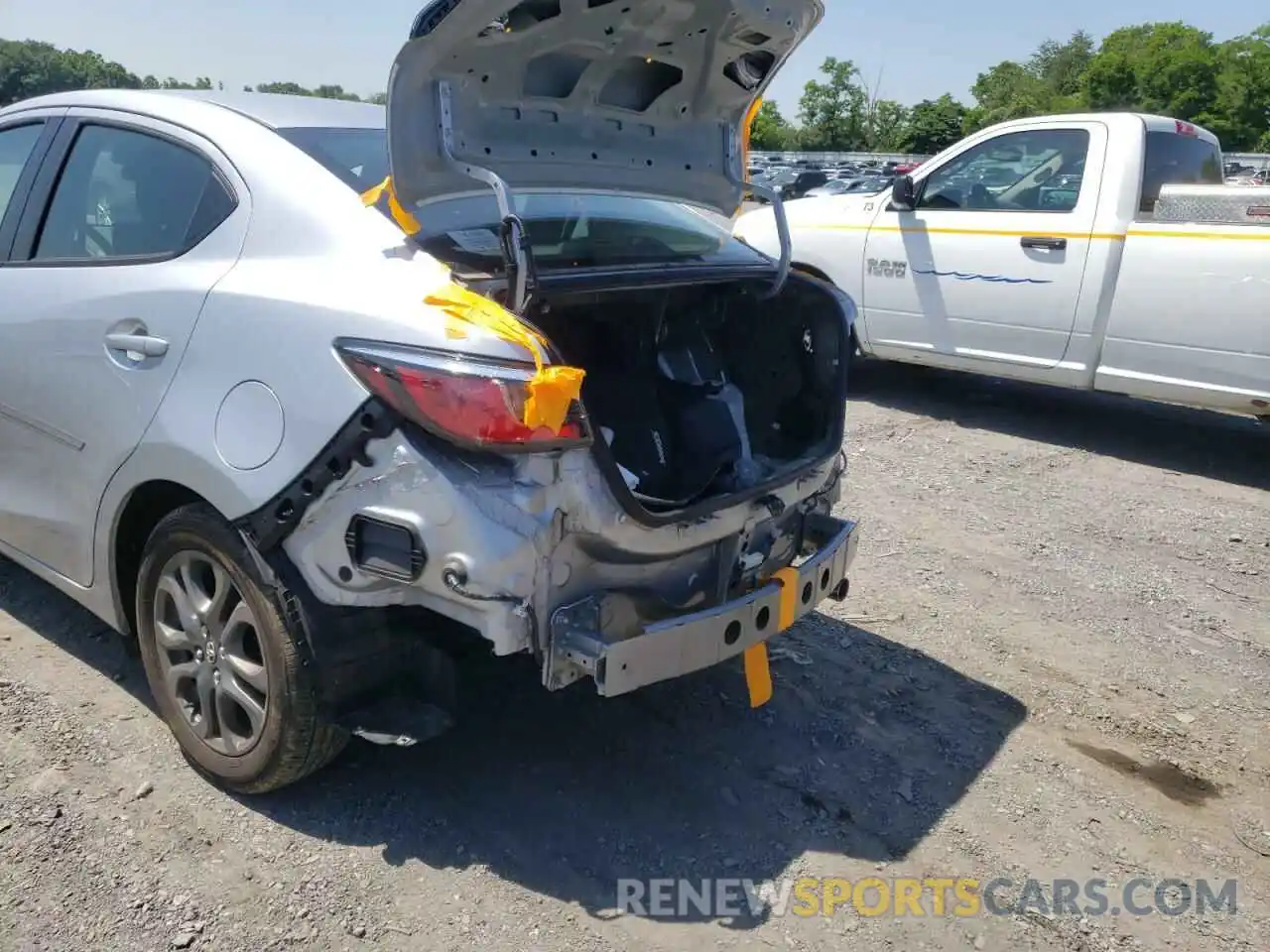 9 Photograph of a damaged car 3MYDLBYV9KY520938 TOYOTA YARIS 2019