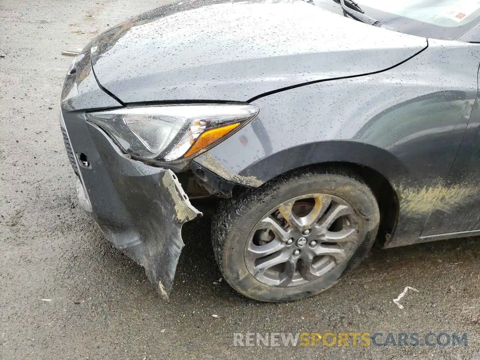 9 Photograph of a damaged car 3MYDLBYV9KY520986 TOYOTA YARIS 2019