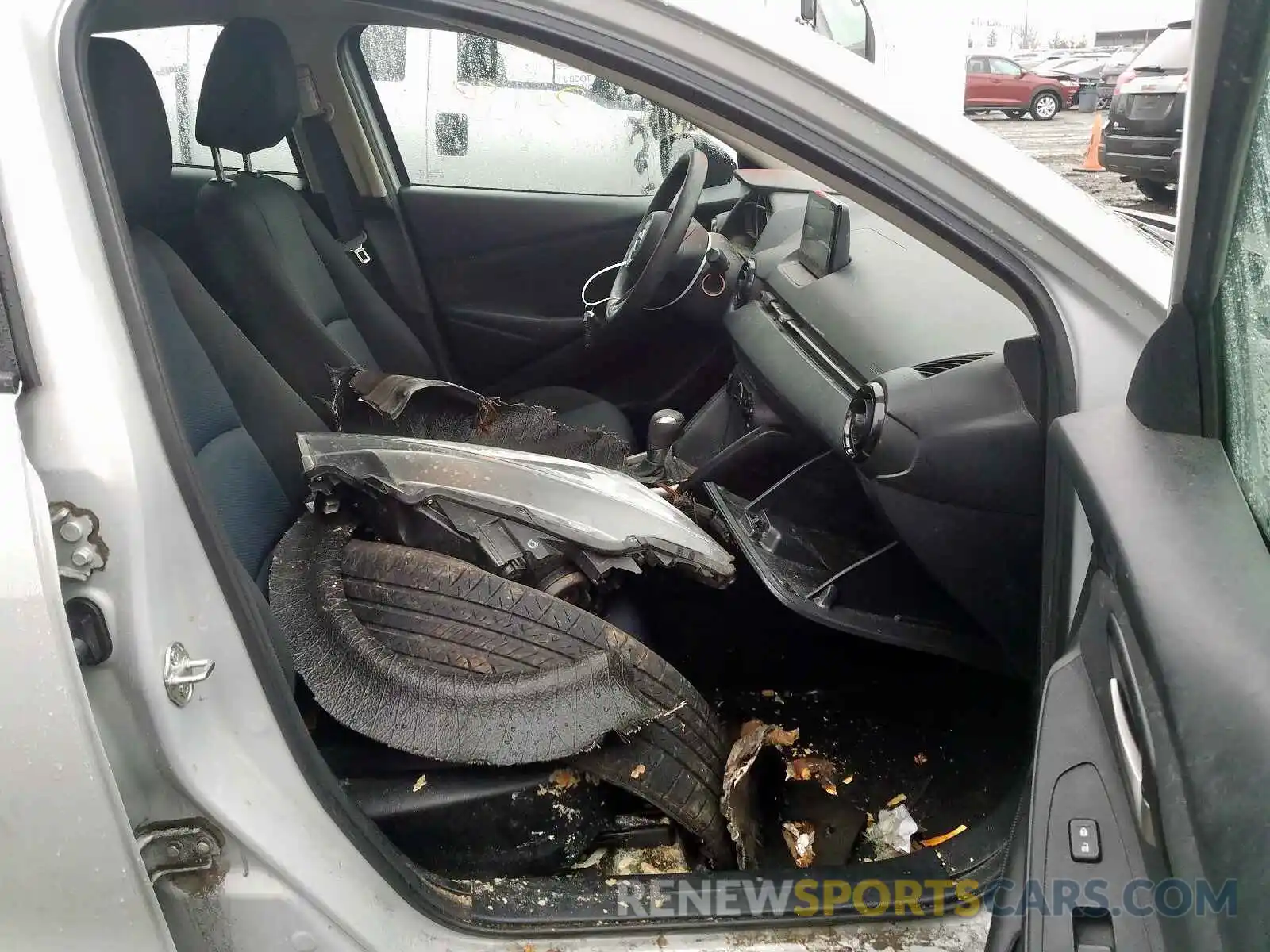 5 Photograph of a damaged car 3MYDLBYV9KY522124 TOYOTA YARIS 2019