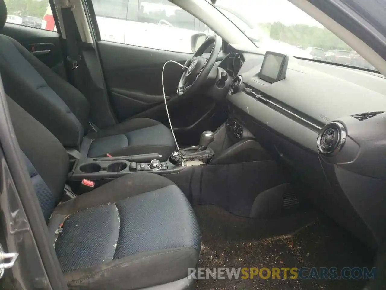 5 Photograph of a damaged car 3MYDLBYV9KY524567 TOYOTA YARIS 2019