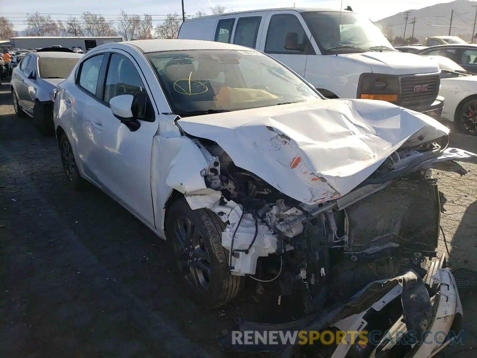 1 Photograph of a damaged car 3MYDLBYV9KY525007 TOYOTA YARIS 2019