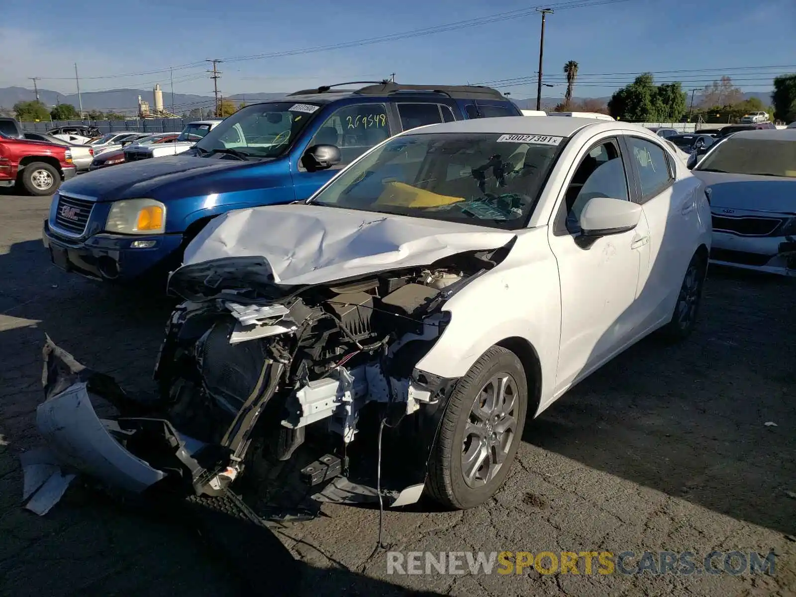 2 Photograph of a damaged car 3MYDLBYV9KY525007 TOYOTA YARIS 2019