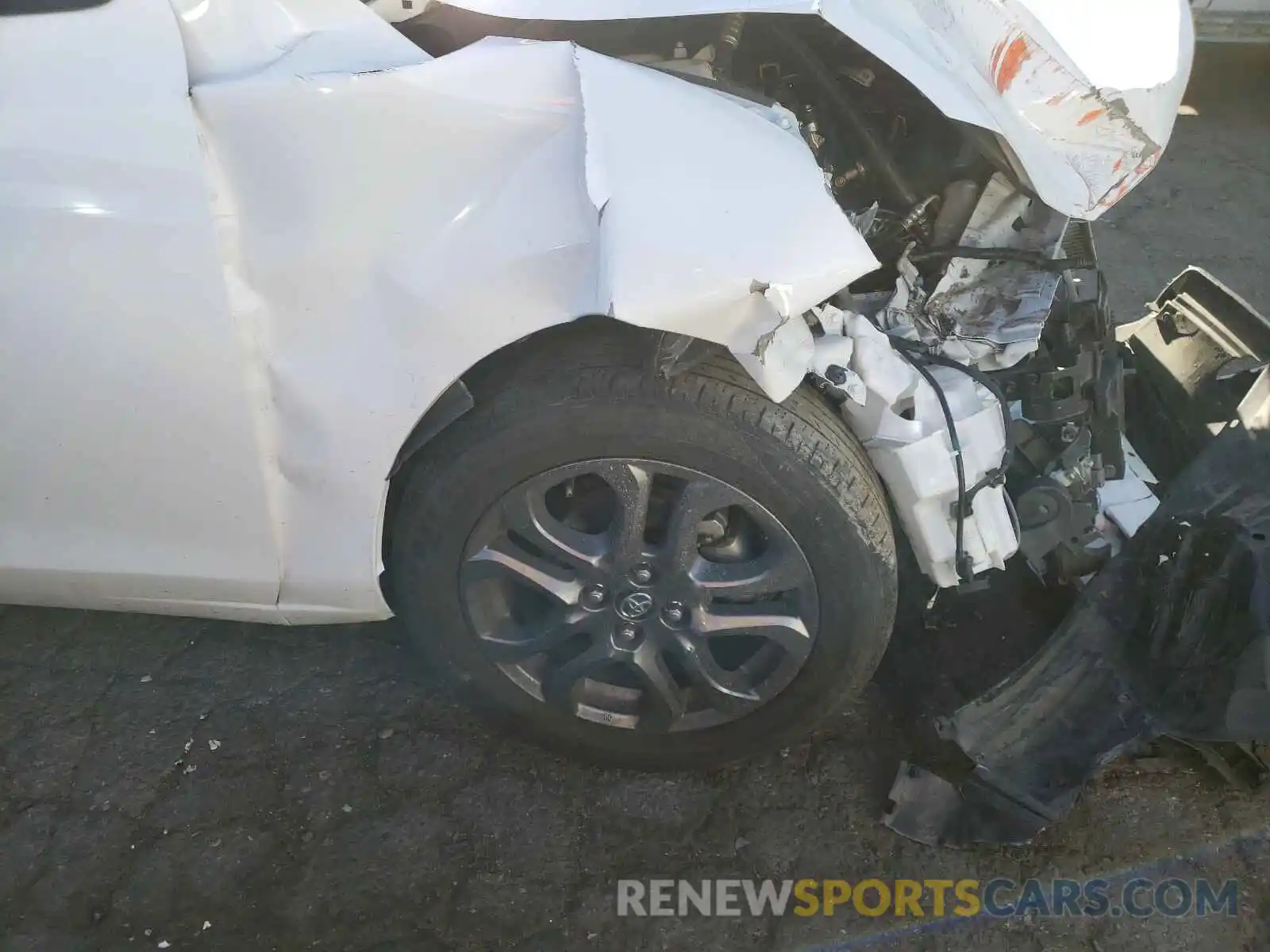 9 Photograph of a damaged car 3MYDLBYV9KY525007 TOYOTA YARIS 2019