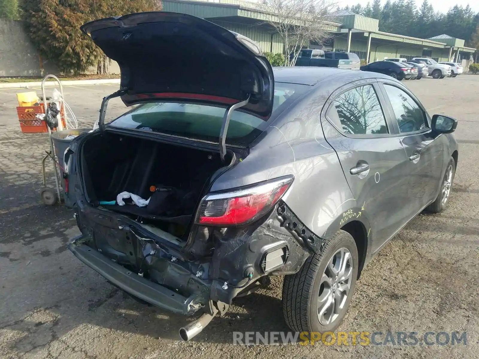 4 Photograph of a damaged car 3MYDLBYV9KY525637 TOYOTA YARIS 2019