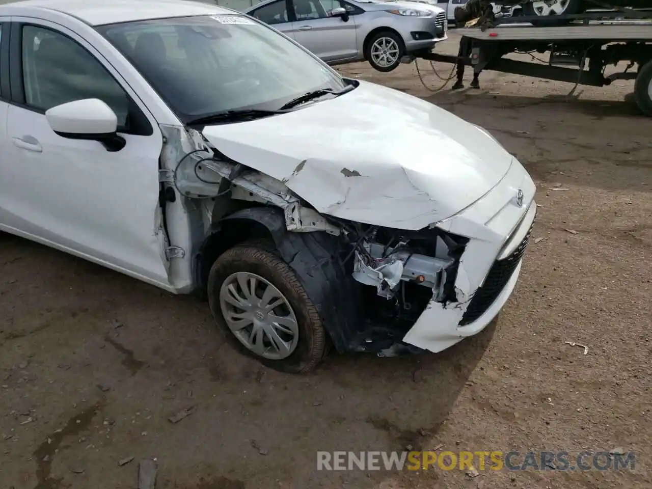 9 Photograph of a damaged car 3MYDLBYV9KY525850 TOYOTA YARIS 2019