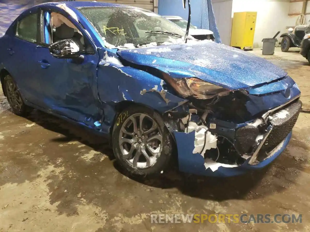 9 Photograph of a damaged car 3MYDLBYV9KY526416 TOYOTA YARIS 2019