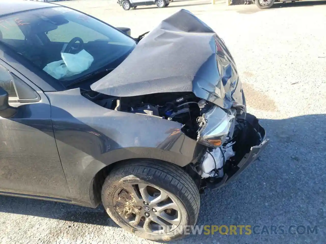 9 Photograph of a damaged car 3MYDLBYV9KY528263 TOYOTA YARIS 2019