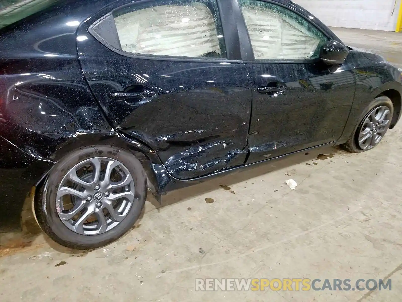 9 Photograph of a damaged car 3MYDLBYVXKY511603 TOYOTA YARIS 2019