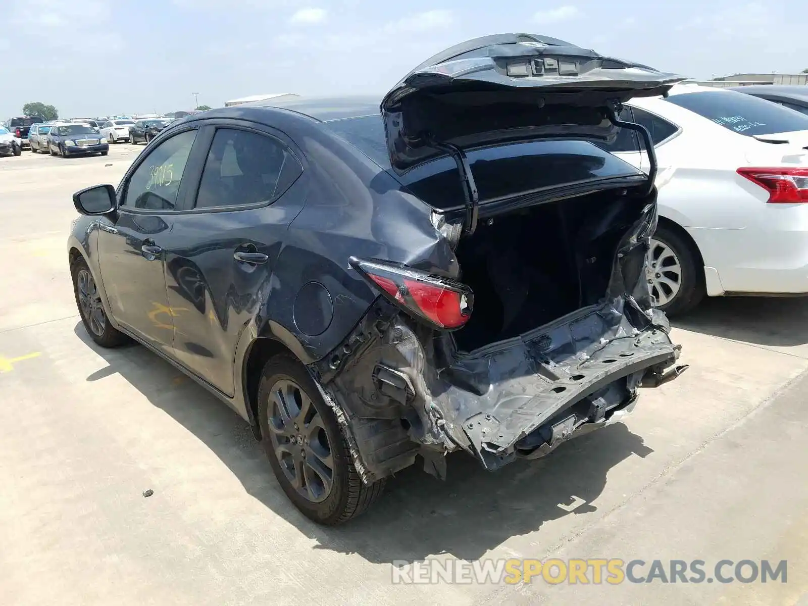 3 Фотография поврежденного автомобиля 3MYDLBYVXKY512895 TOYOTA YARIS 2019