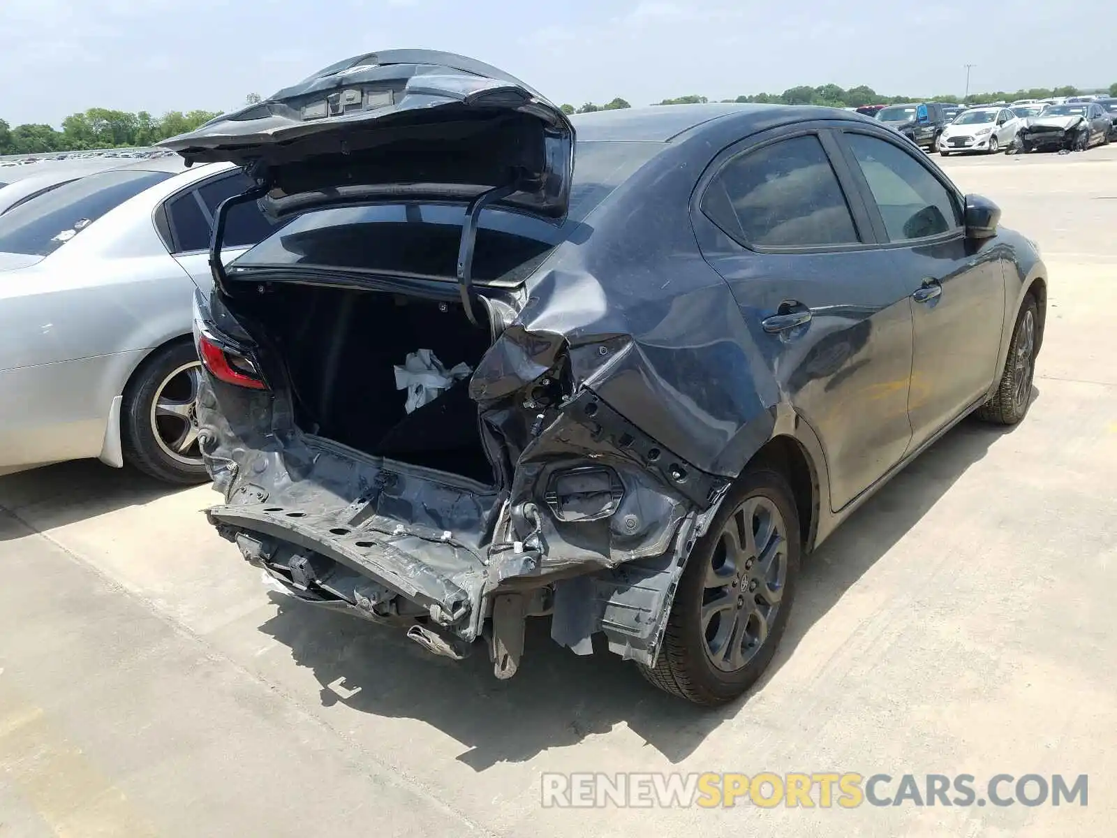 4 Photograph of a damaged car 3MYDLBYVXKY512895 TOYOTA YARIS 2019