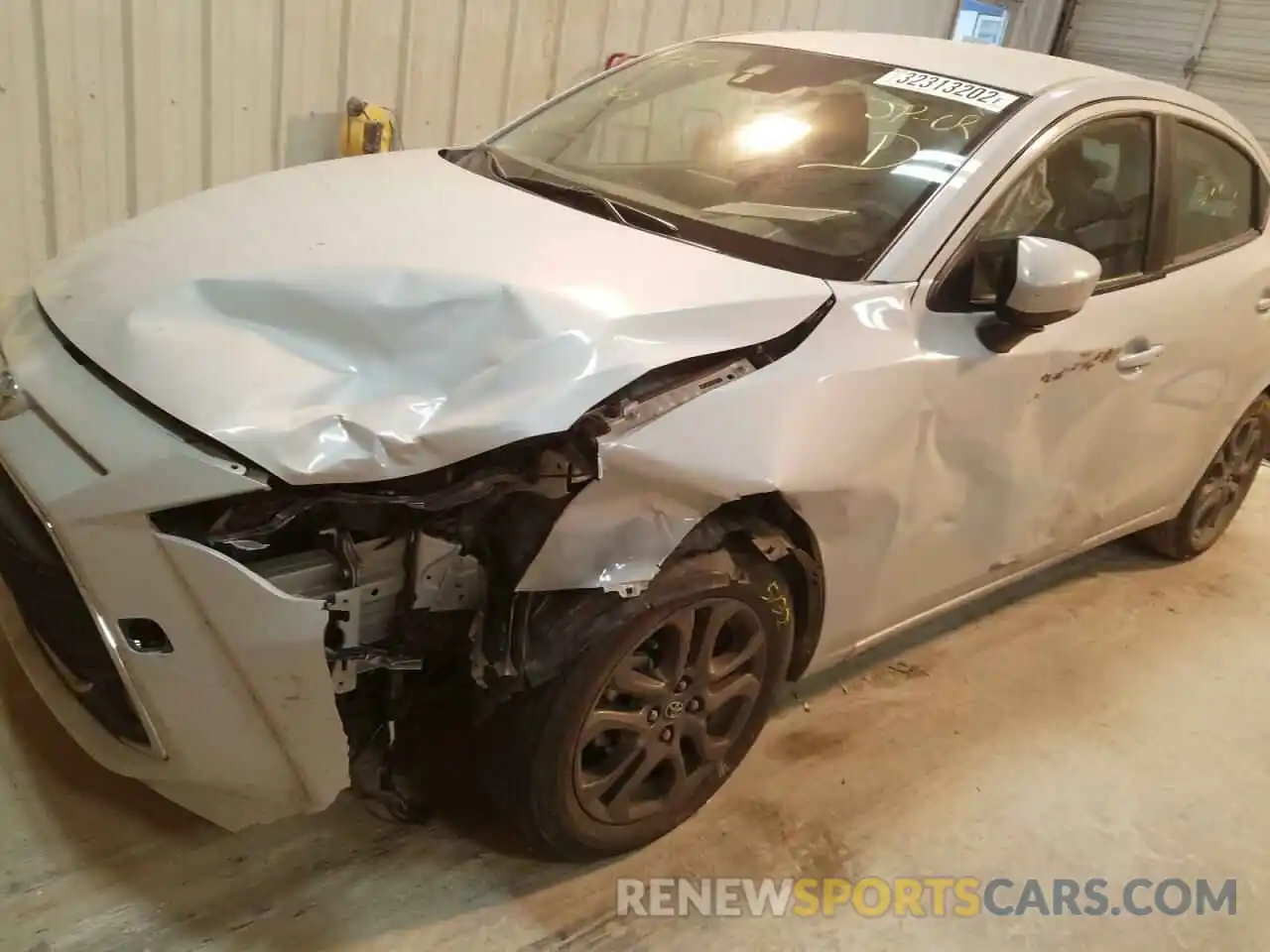 9 Photograph of a damaged car 3MYDLBYVXKY513125 TOYOTA YARIS 2019