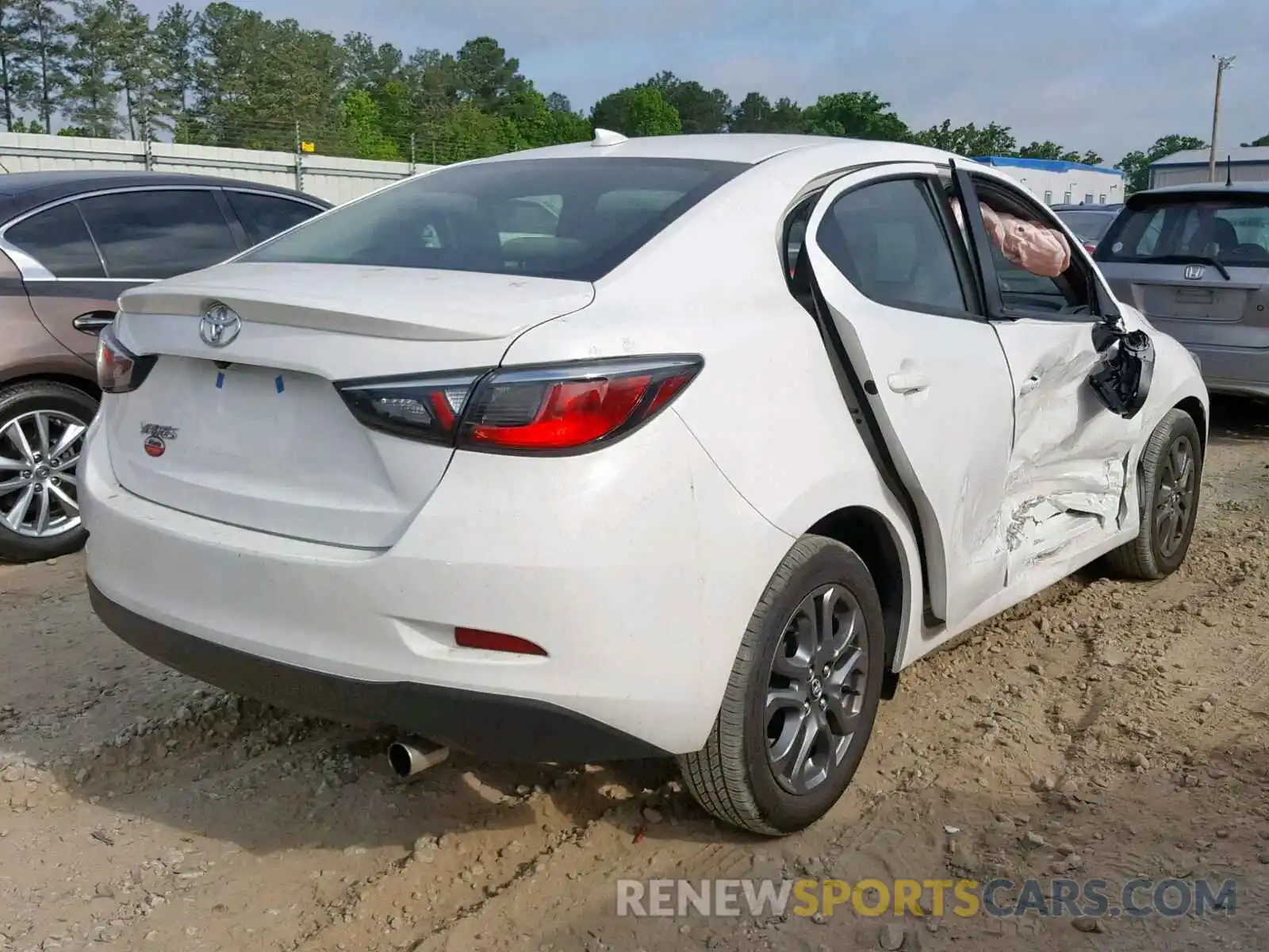 4 Photograph of a damaged car 3MYDLBYVXKY513304 TOYOTA YARIS 2019