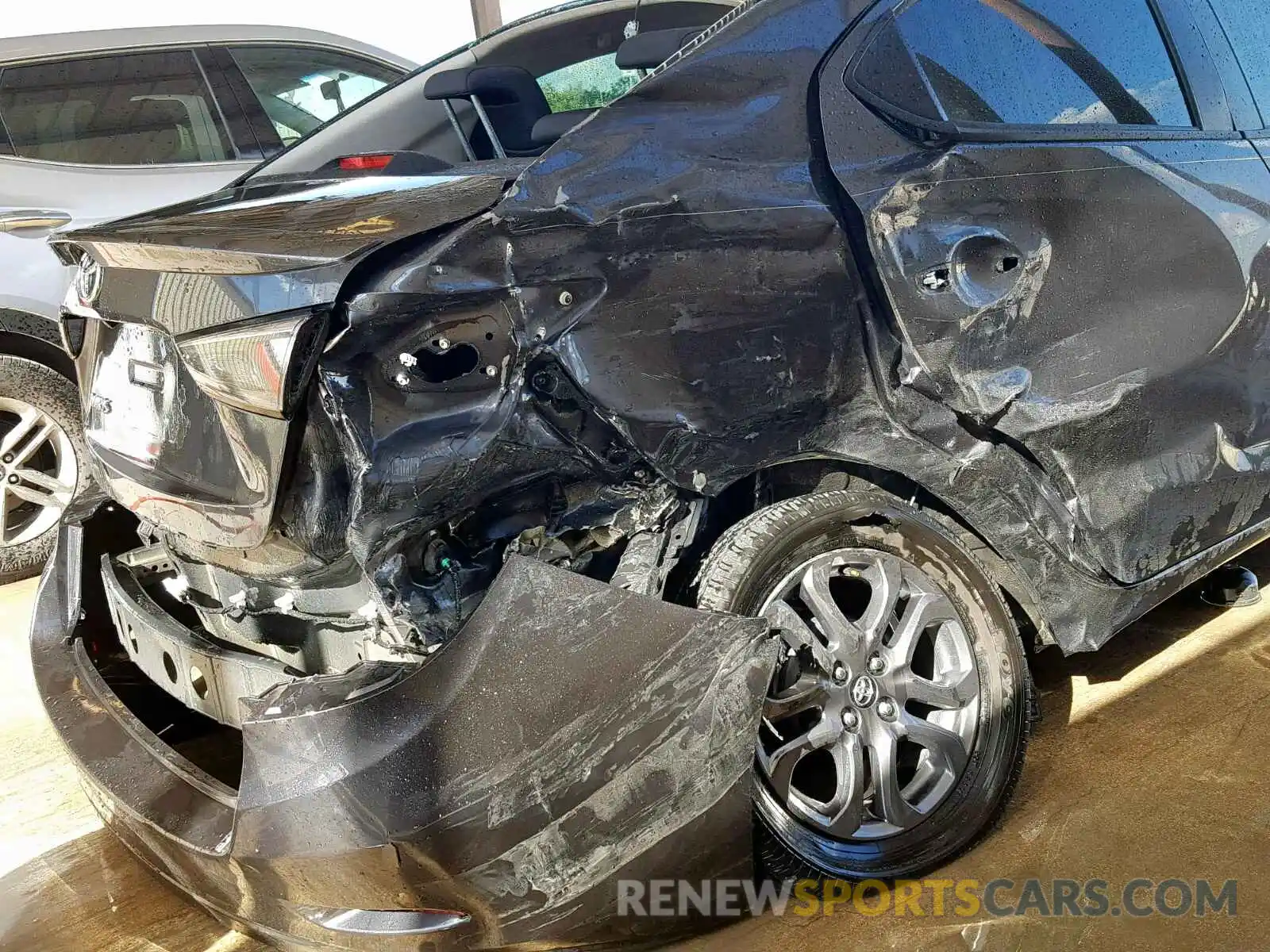 9 Photograph of a damaged car 3MYDLBYVXKY519426 TOYOTA YARIS 2019