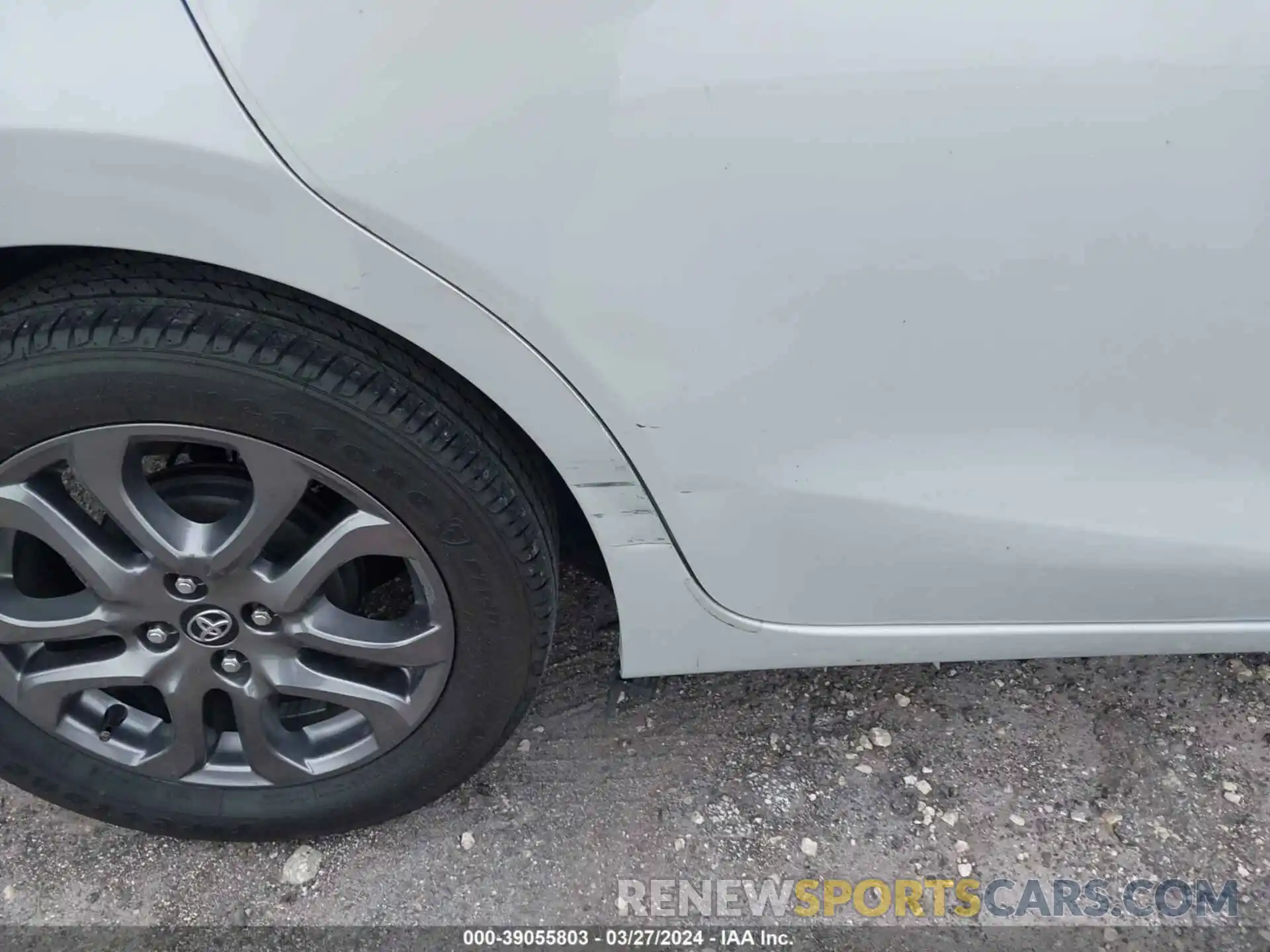 17 Photograph of a damaged car 3MYDLBYVXKY519586 TOYOTA YARIS 2019