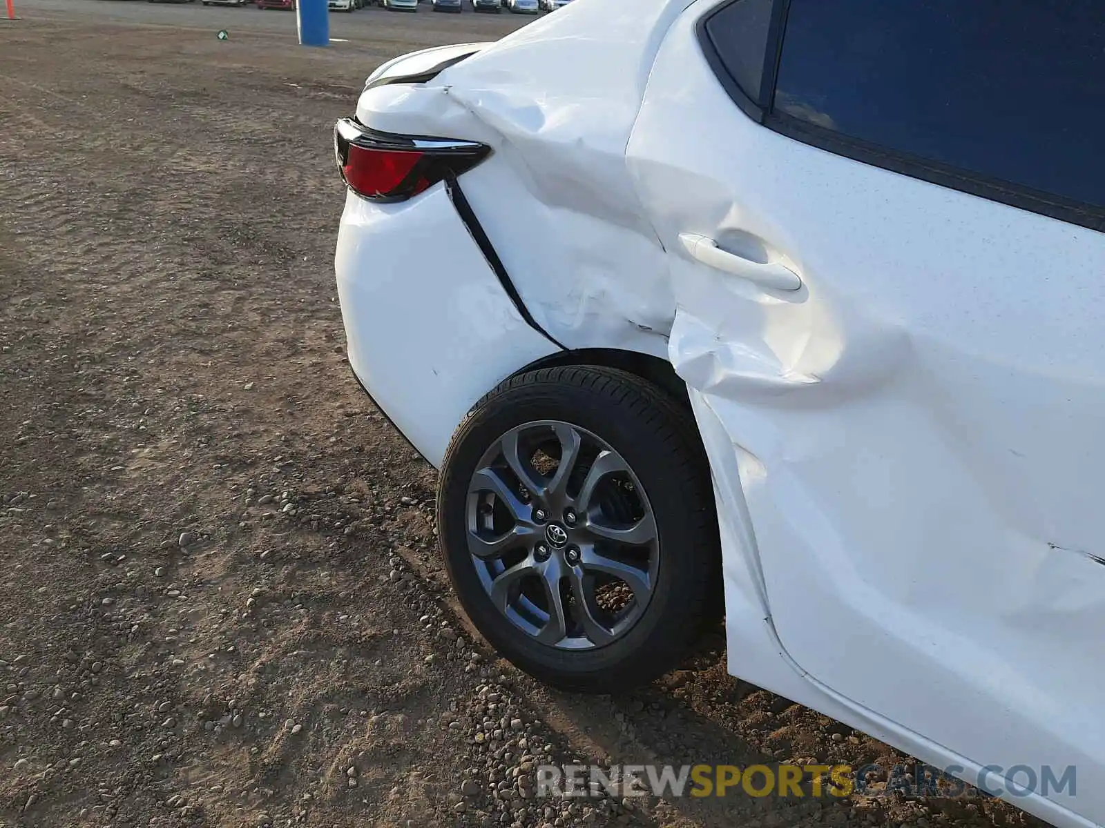 9 Photograph of a damaged car 3MYDLBYVXKY520740 TOYOTA YARIS 2019