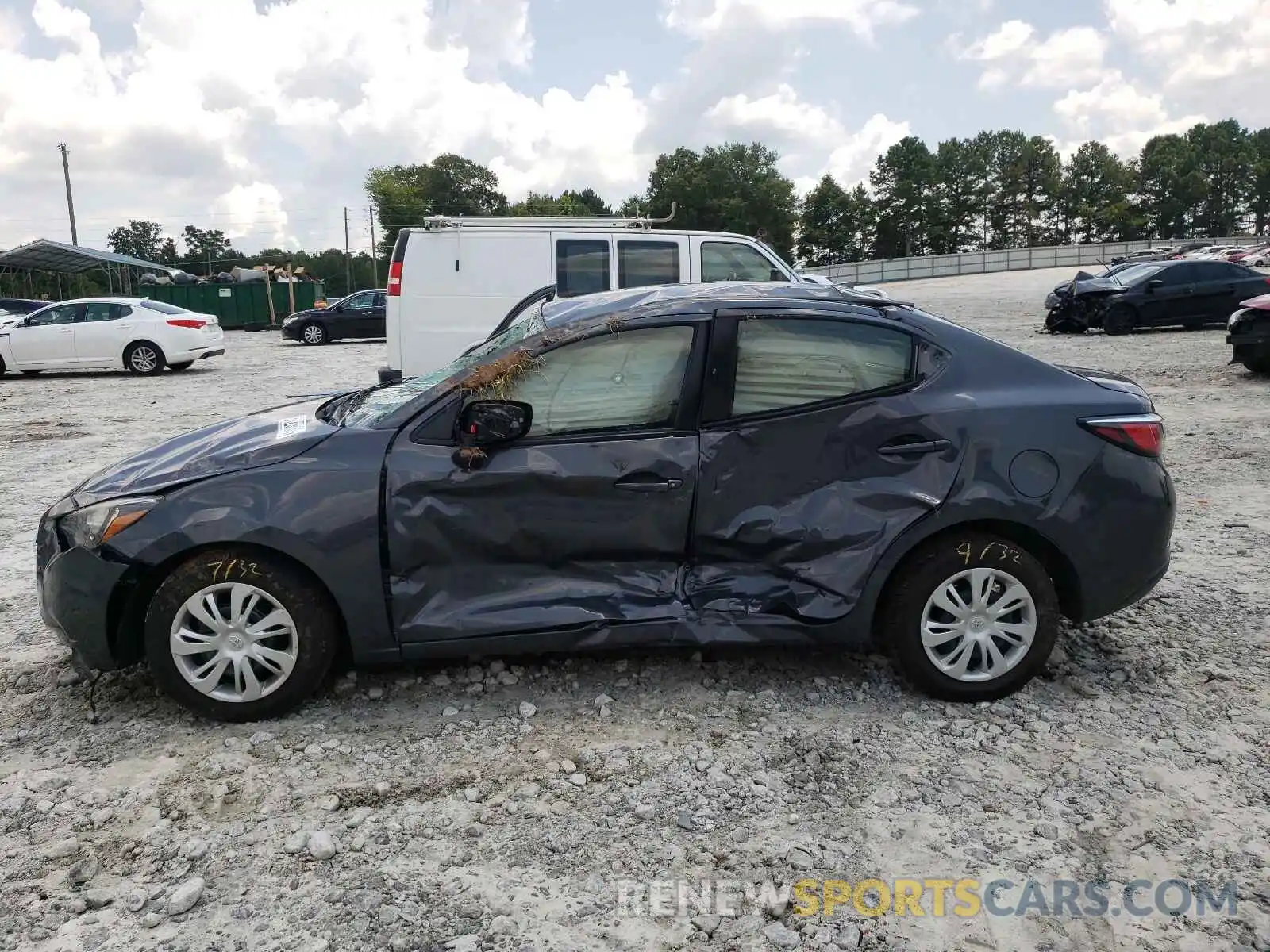 10 Photograph of a damaged car 3MYDLBYVXKY522326 TOYOTA YARIS 2019