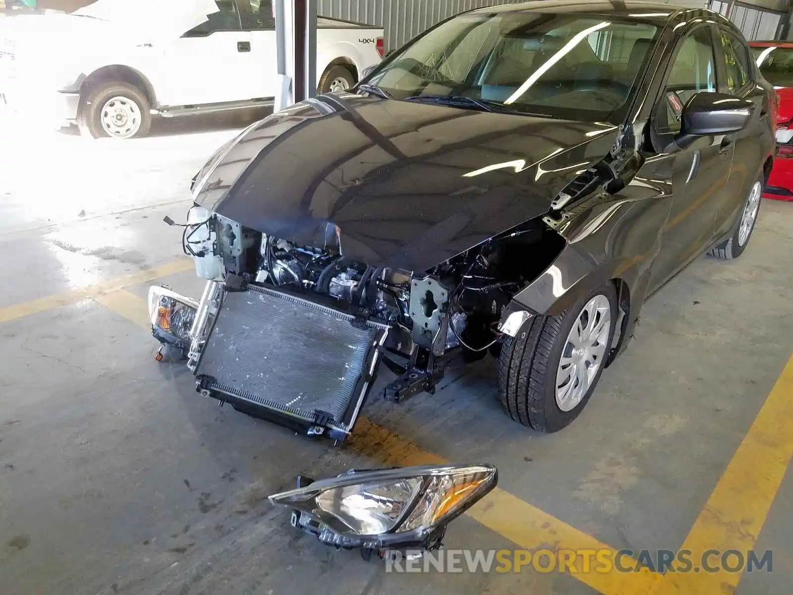 9 Photograph of a damaged car 3MYDLBYVXKY522844 TOYOTA YARIS 2019