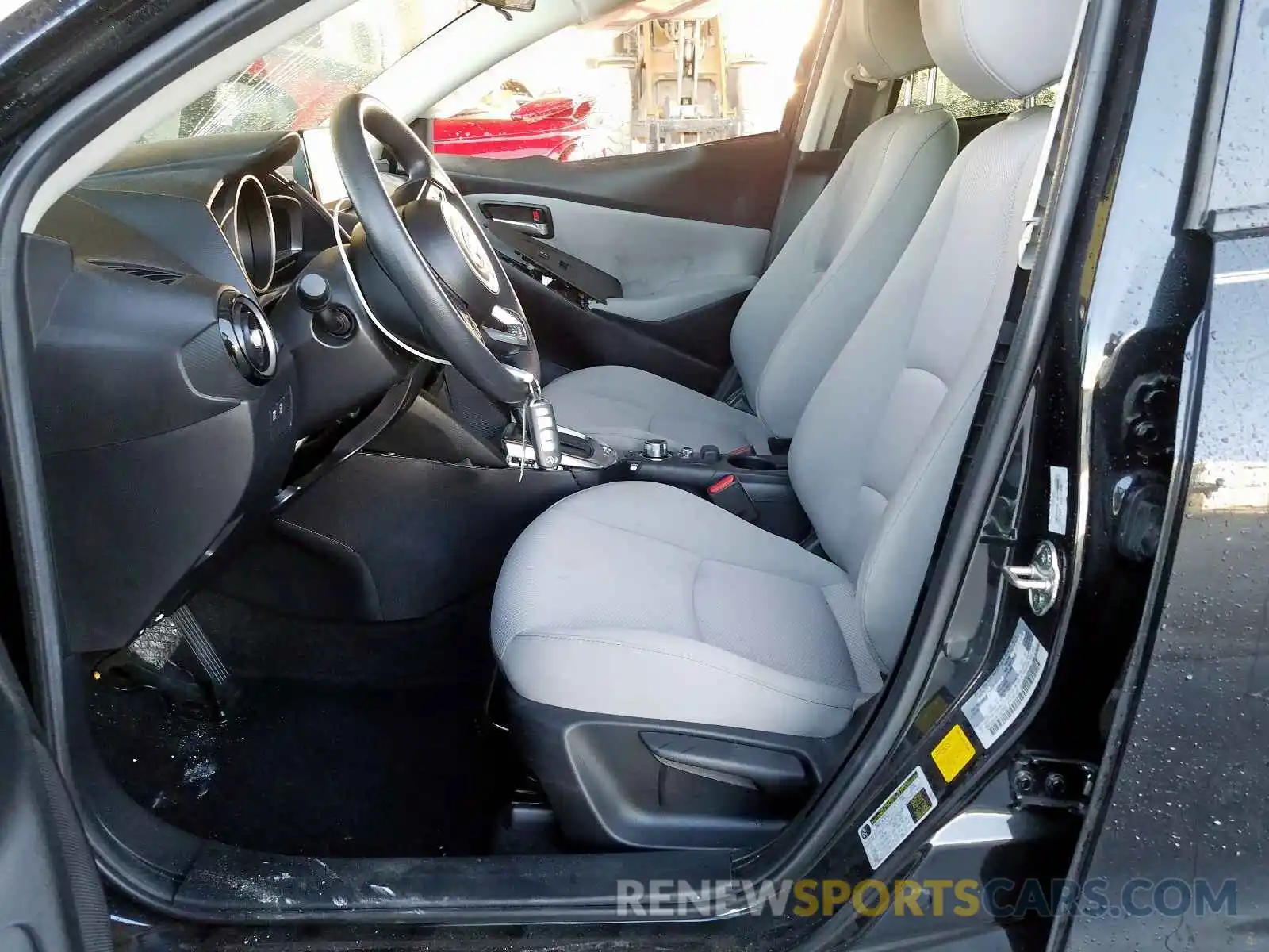 5 Photograph of a damaged car 3MYDLBYVXKY523556 TOYOTA YARIS 2019