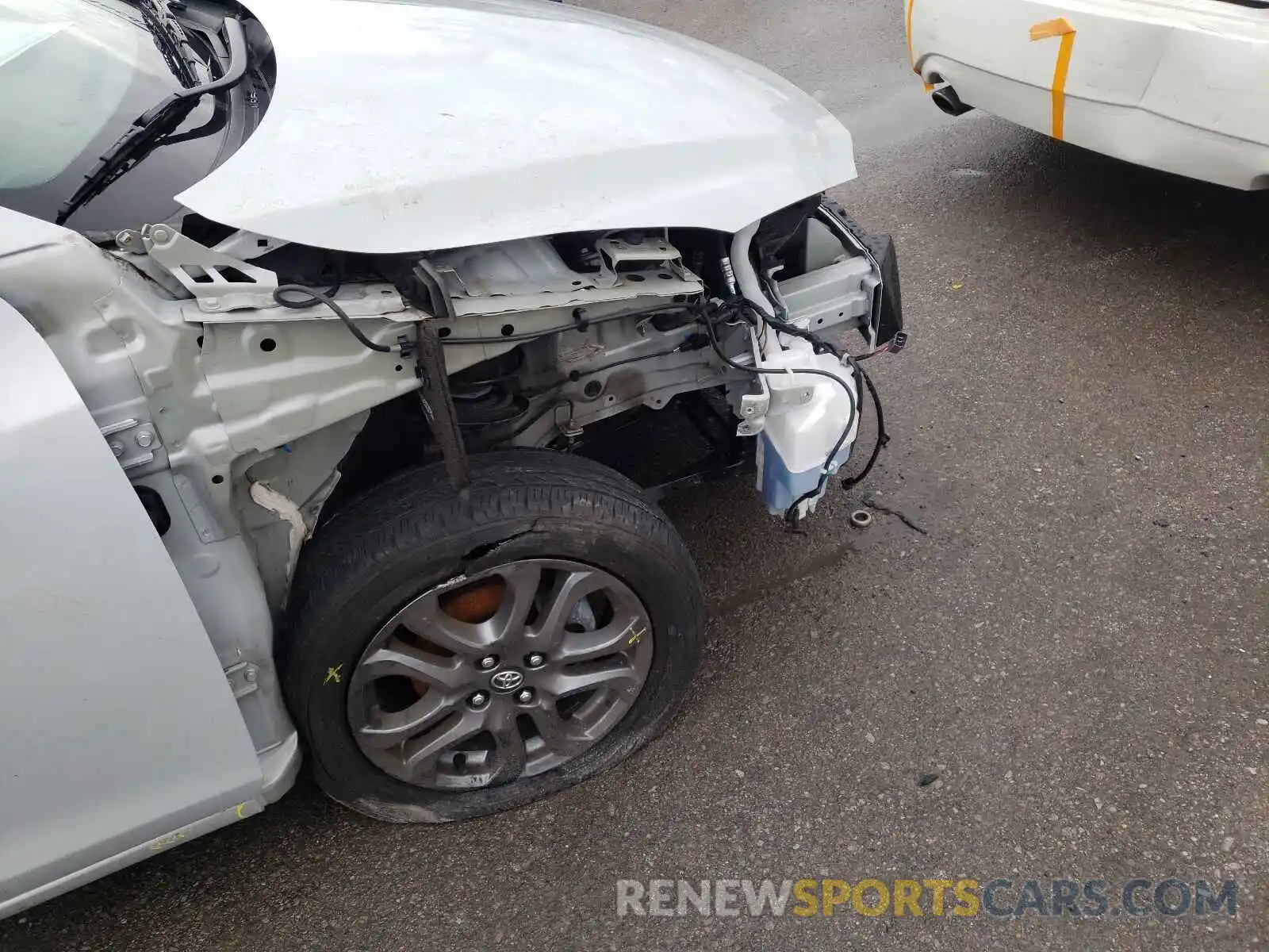 9 Photograph of a damaged car 3MYDLBYVXKY524237 TOYOTA YARIS 2019