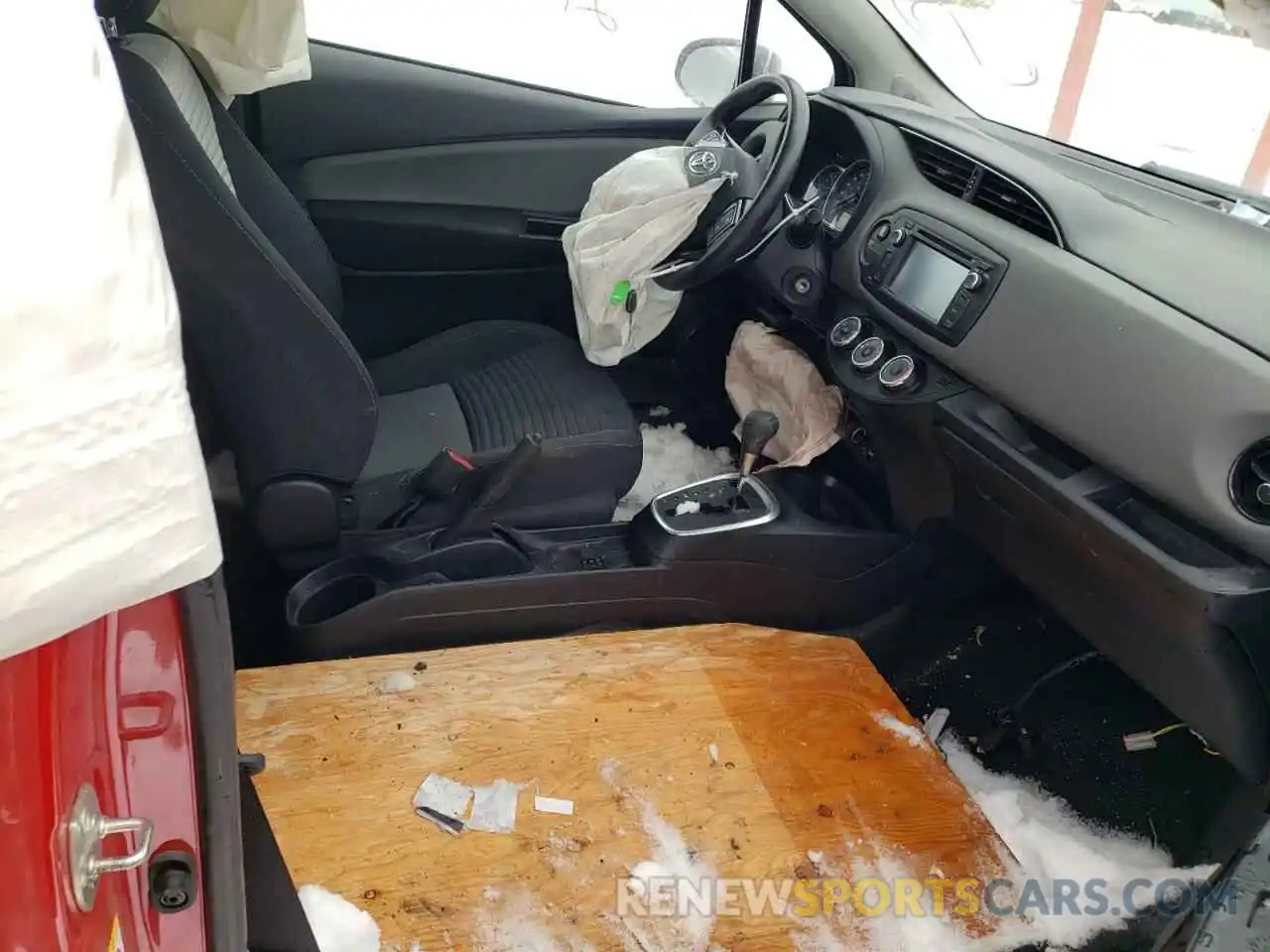 5 Photograph of a damaged car VNKJTUD3XKA104300 TOYOTA YARIS 2019