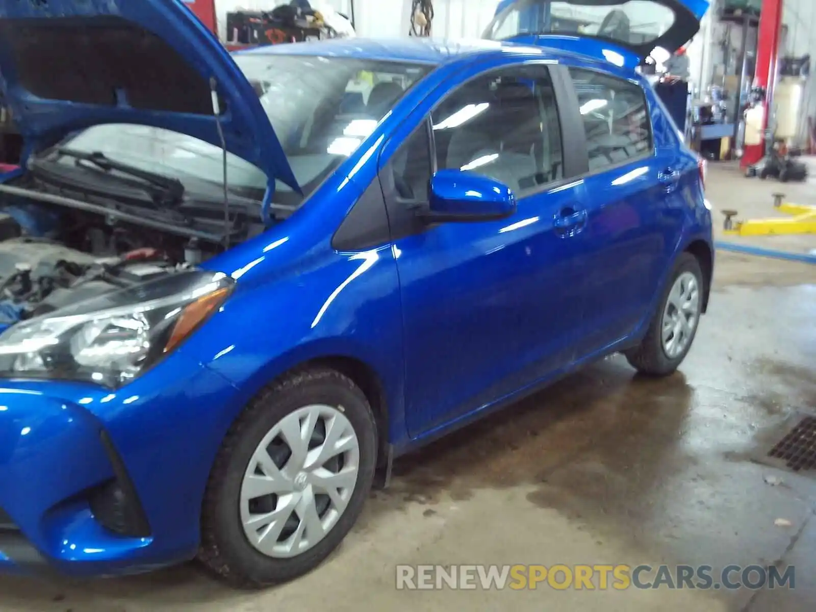 2 Фотография поврежденного автомобиля VNKKTUD32KA102190 TOYOTA YARIS 2019