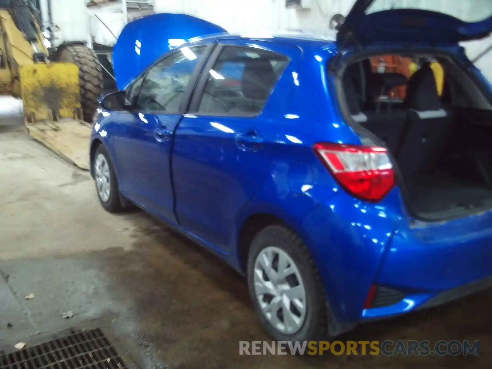 3 Фотография поврежденного автомобиля VNKKTUD32KA102190 TOYOTA YARIS 2019