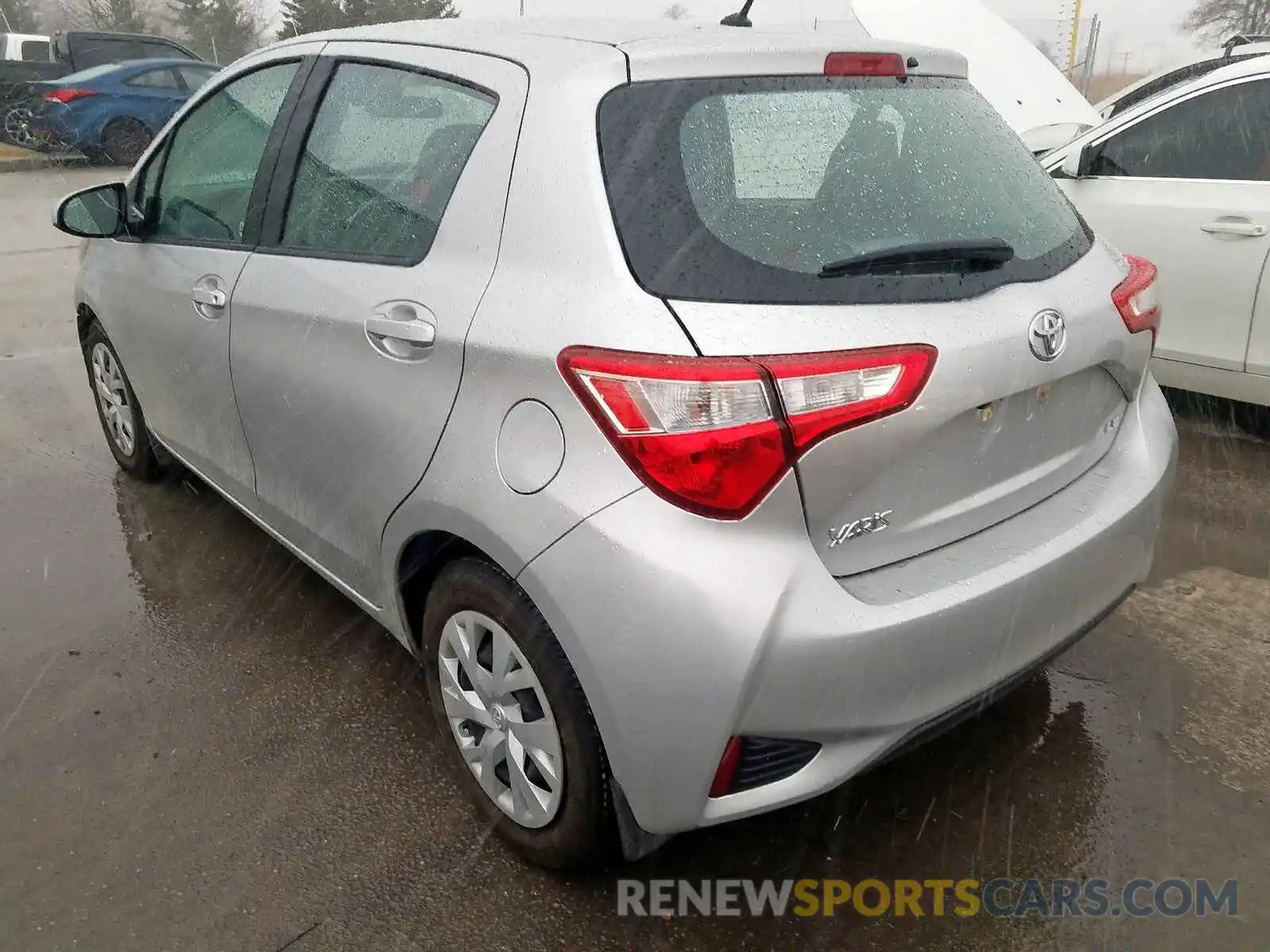 3 Фотография поврежденного автомобиля VNKKTUD32KA105560 TOYOTA YARIS 2019