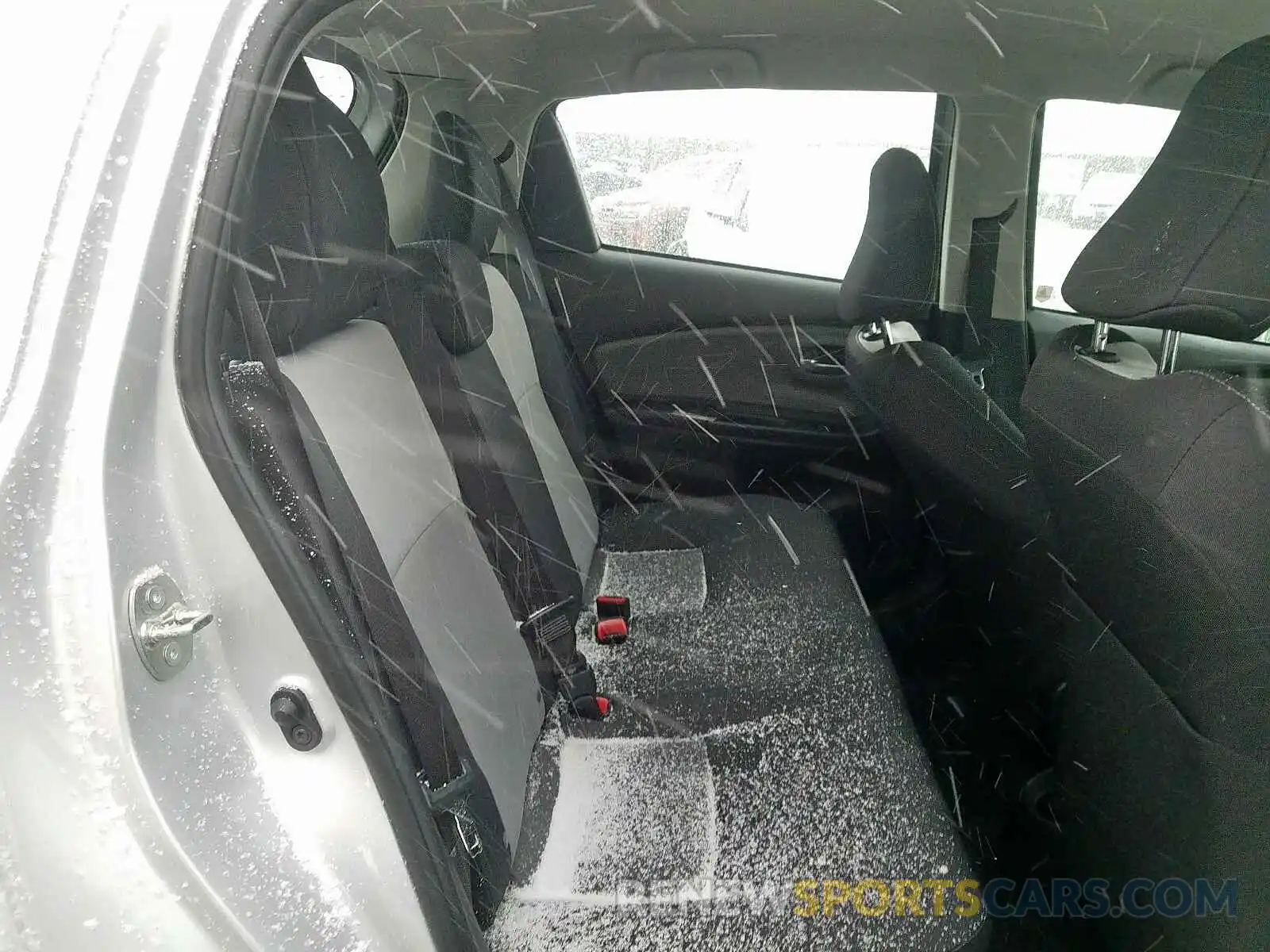 6 Photograph of a damaged car VNKKTUD32KA105560 TOYOTA YARIS 2019