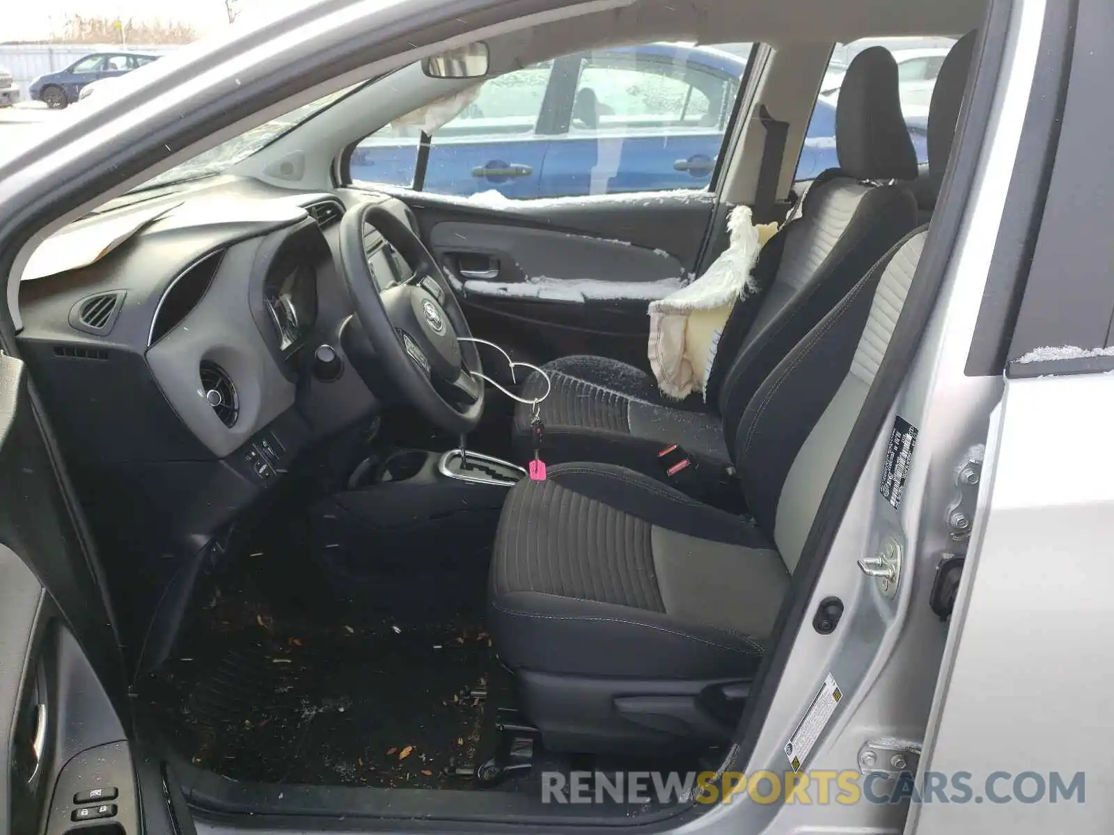 5 Photograph of a damaged car VNKKTUD37KA105618 TOYOTA YARIS 2019