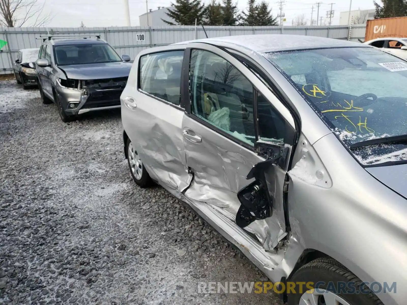 9 Photograph of a damaged car VNKKTUD37KA105618 TOYOTA YARIS 2019