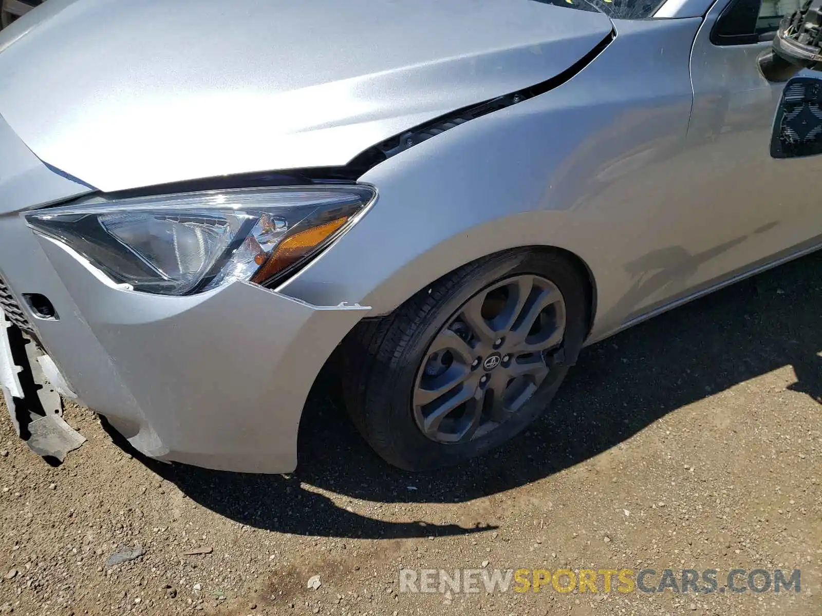 9 Photograph of a damaged car 3MYDLBJV0LY712938 TOYOTA YARIS 2020