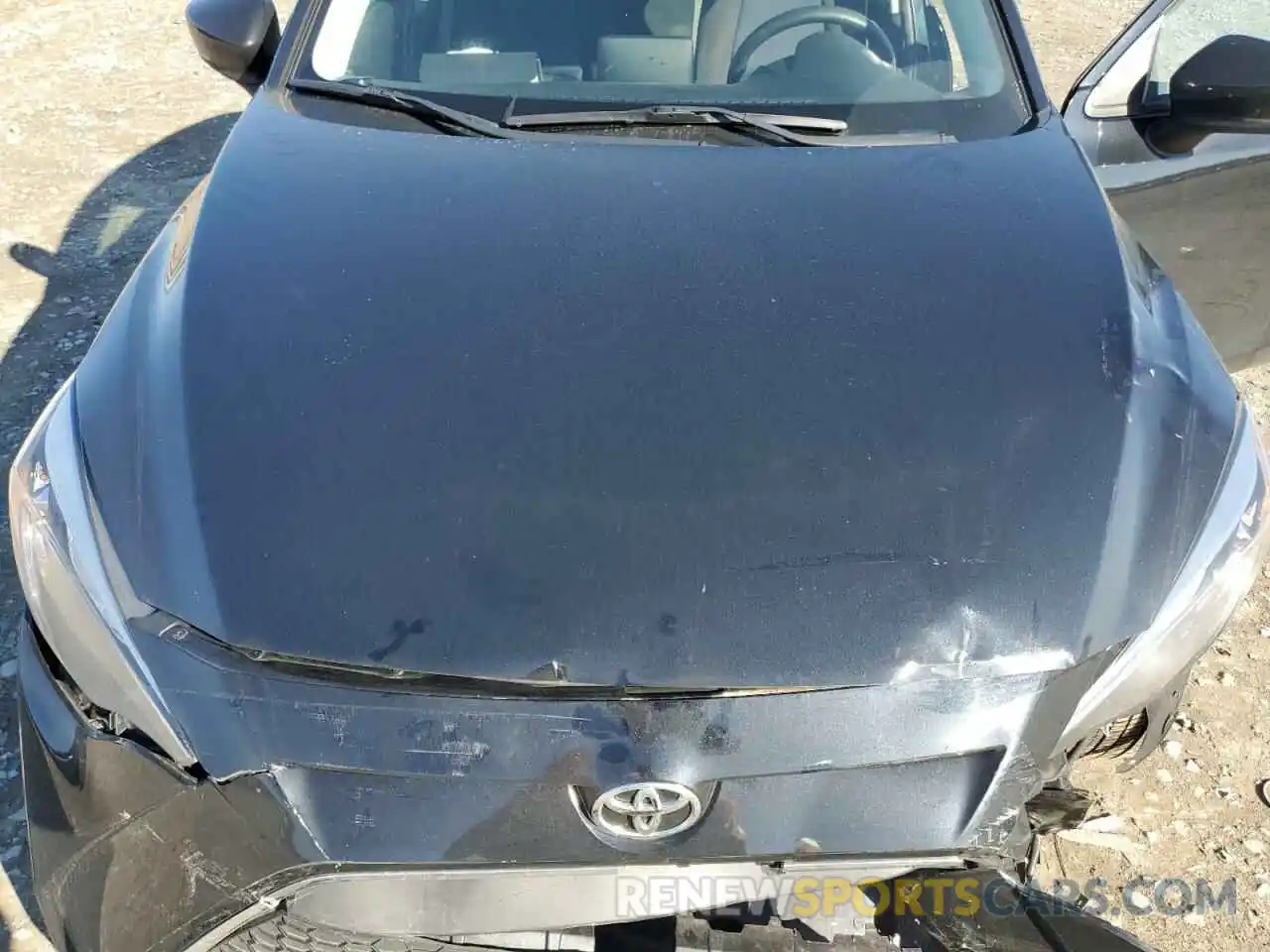 11 Photograph of a damaged car 3MYDLBJV1LY701818 TOYOTA YARIS 2020