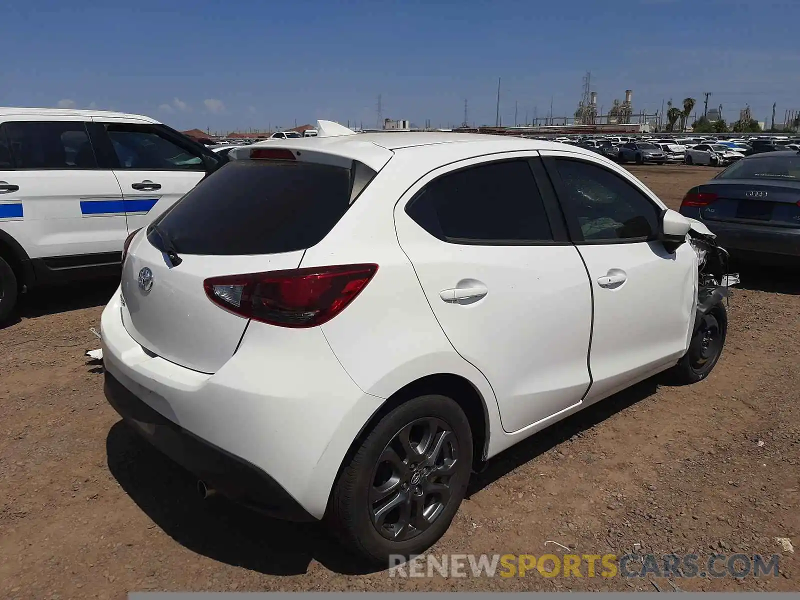 4 Photograph of a damaged car 3MYDLBJV2LY707014 TOYOTA YARIS 2020