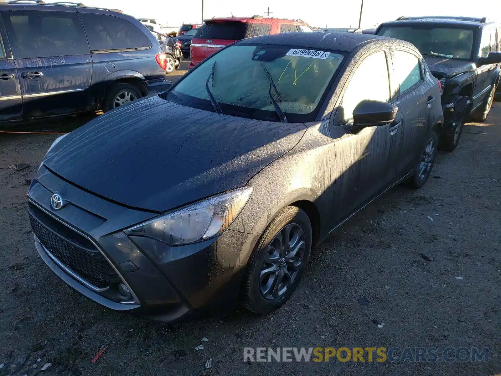 2 Фотография поврежденного автомобиля 3MYDLBJV3LY702789 TOYOTA YARIS 2020