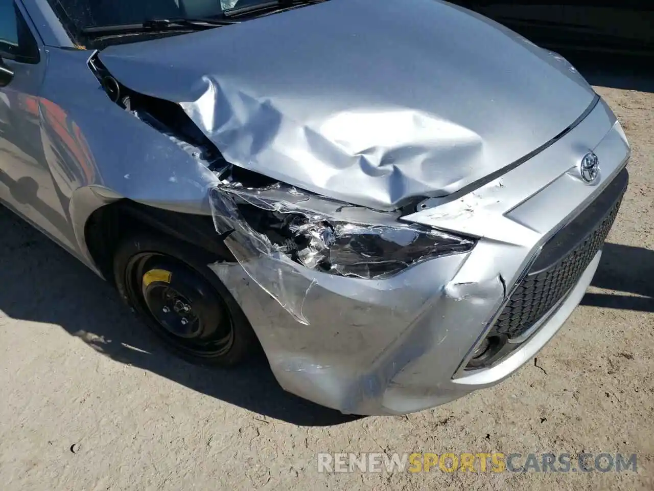 9 Photograph of a damaged car 3MYDLBJV3LY708740 TOYOTA YARIS 2020