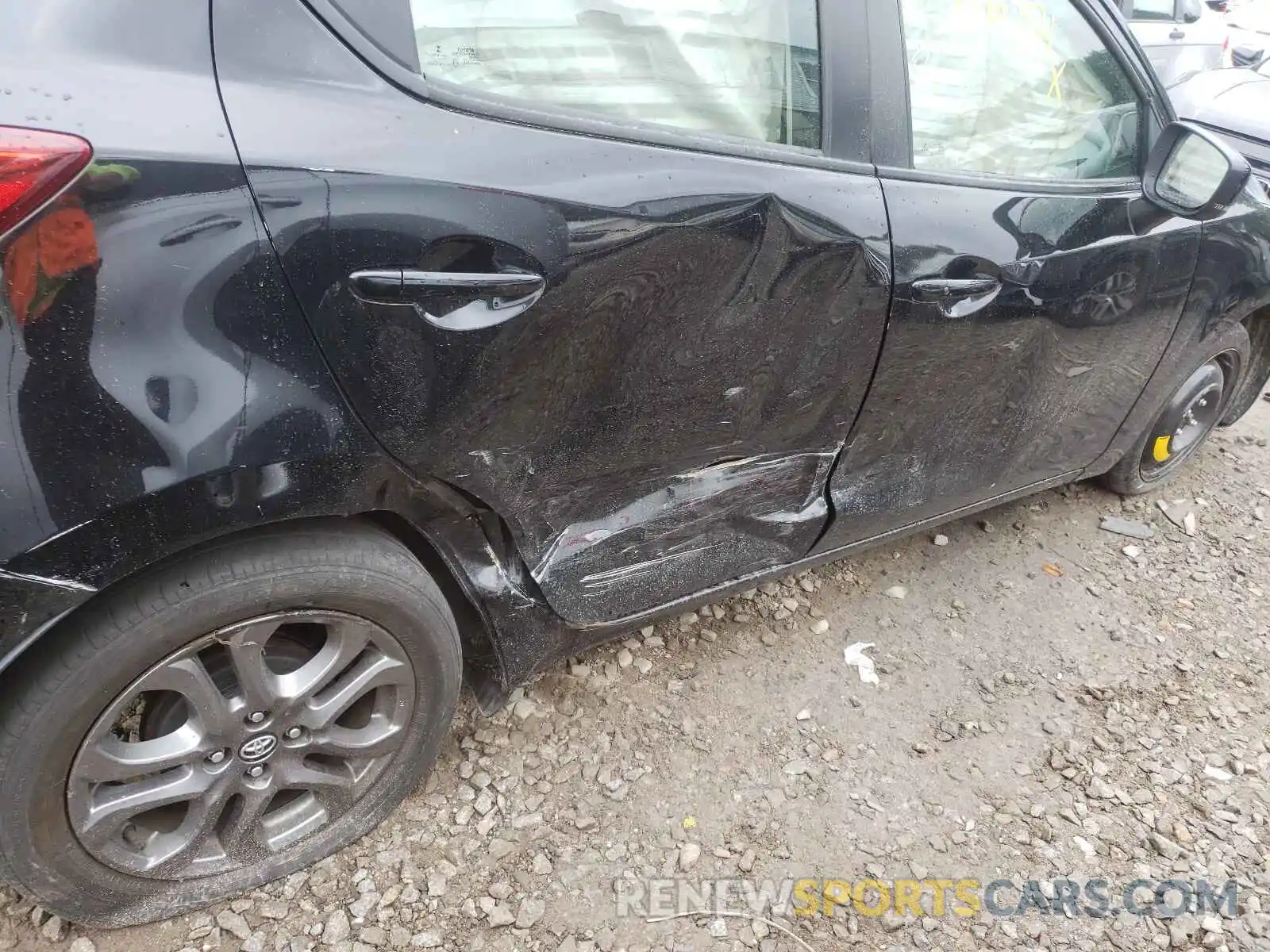 9 Photograph of a damaged car 3MYDLBJV4LY706821 TOYOTA YARIS 2020