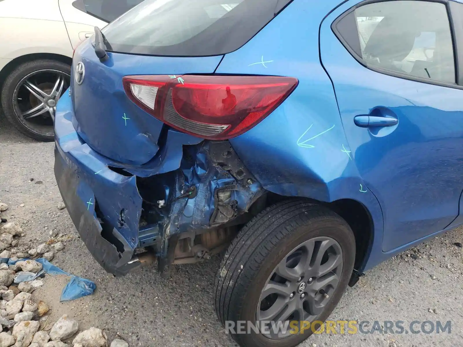 9 Photograph of a damaged car 3MYDLBJV5LY700932 TOYOTA YARIS 2020