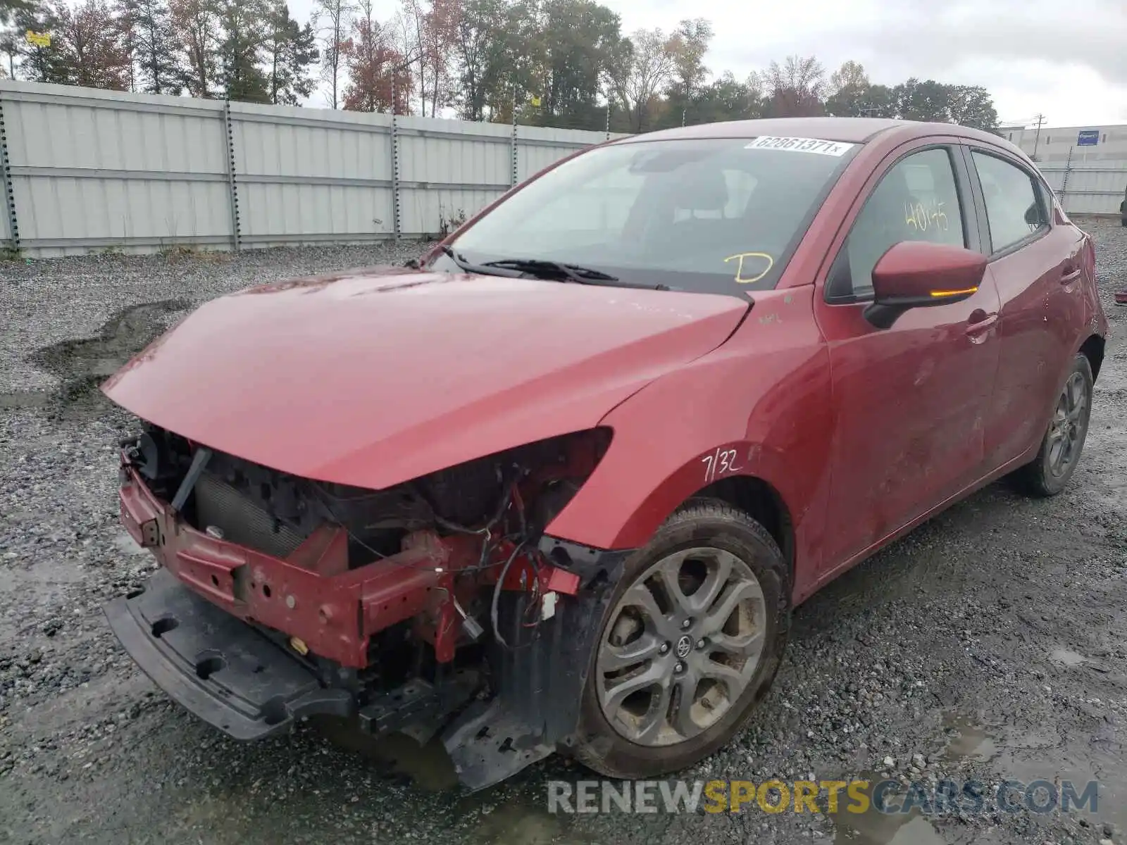 2 Photograph of a damaged car 3MYDLBJV6LY700678 TOYOTA YARIS 2020