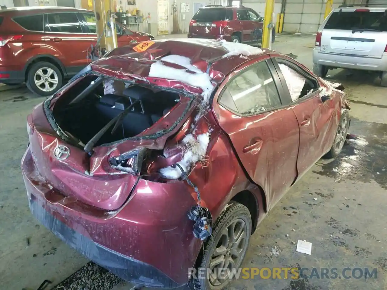 9 Photograph of a damaged car 3MYDLBJV7LY706151 TOYOTA YARIS 2020