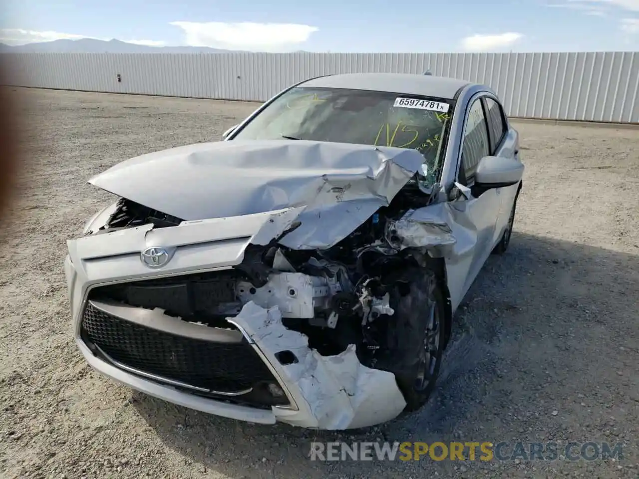 9 Photograph of a damaged car 3MYDLBJV9LY700500 TOYOTA YARIS 2020