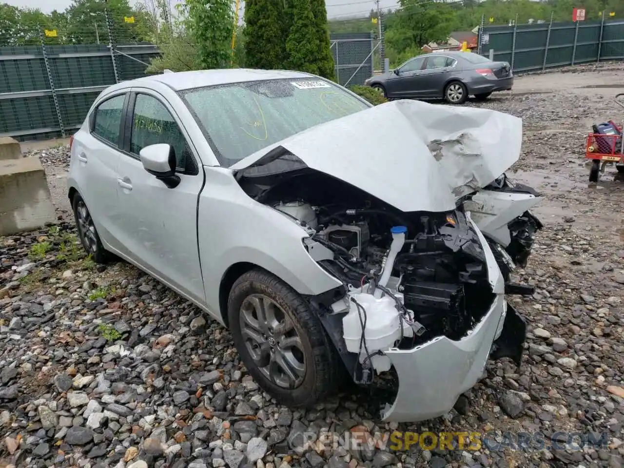 1 Photograph of a damaged car 3MYDLBJV9LY703381 TOYOTA YARIS 2020