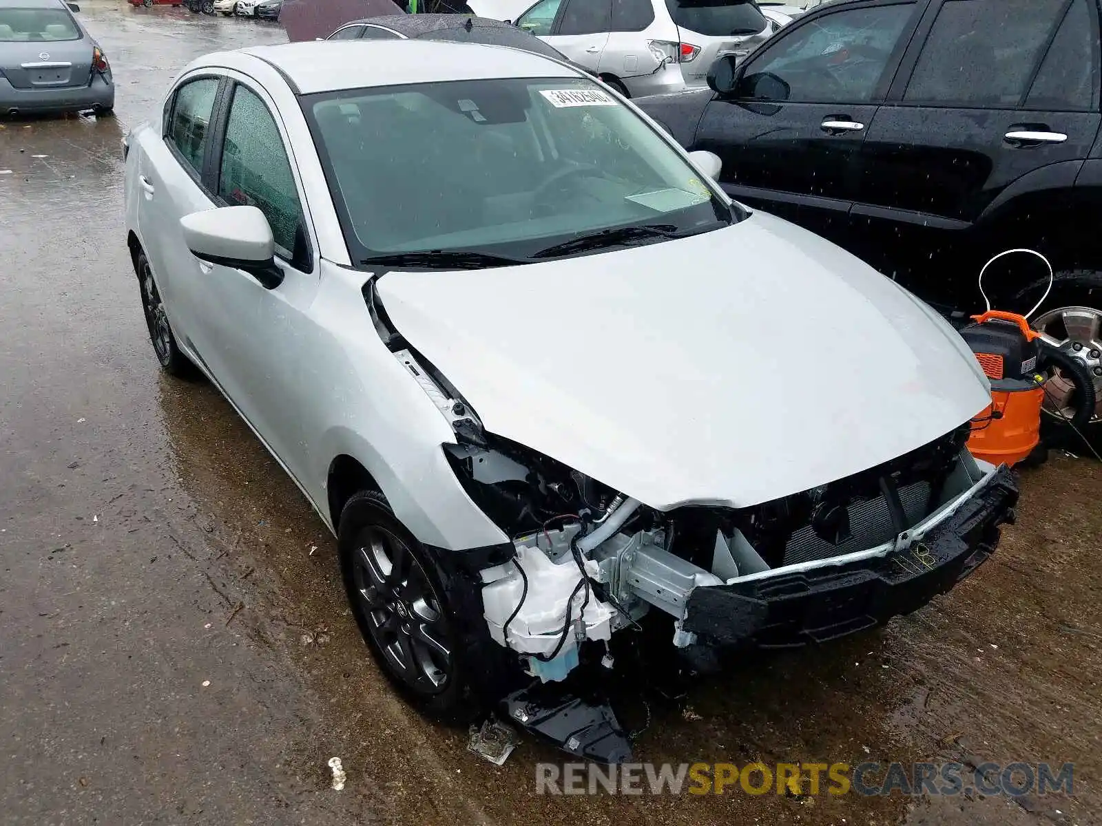 1 Photograph of a damaged car 3MYDLBYV0LY701122 TOYOTA YARIS 2020