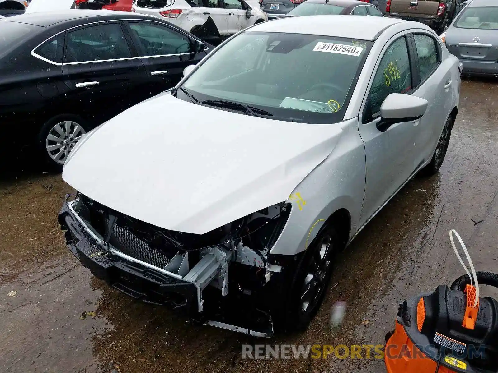 2 Photograph of a damaged car 3MYDLBYV0LY701122 TOYOTA YARIS 2020