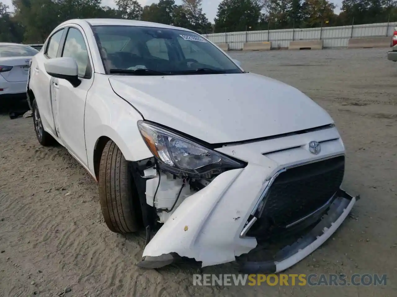 1 Photograph of a damaged car 3MYDLBYV0LY702089 TOYOTA YARIS 2020