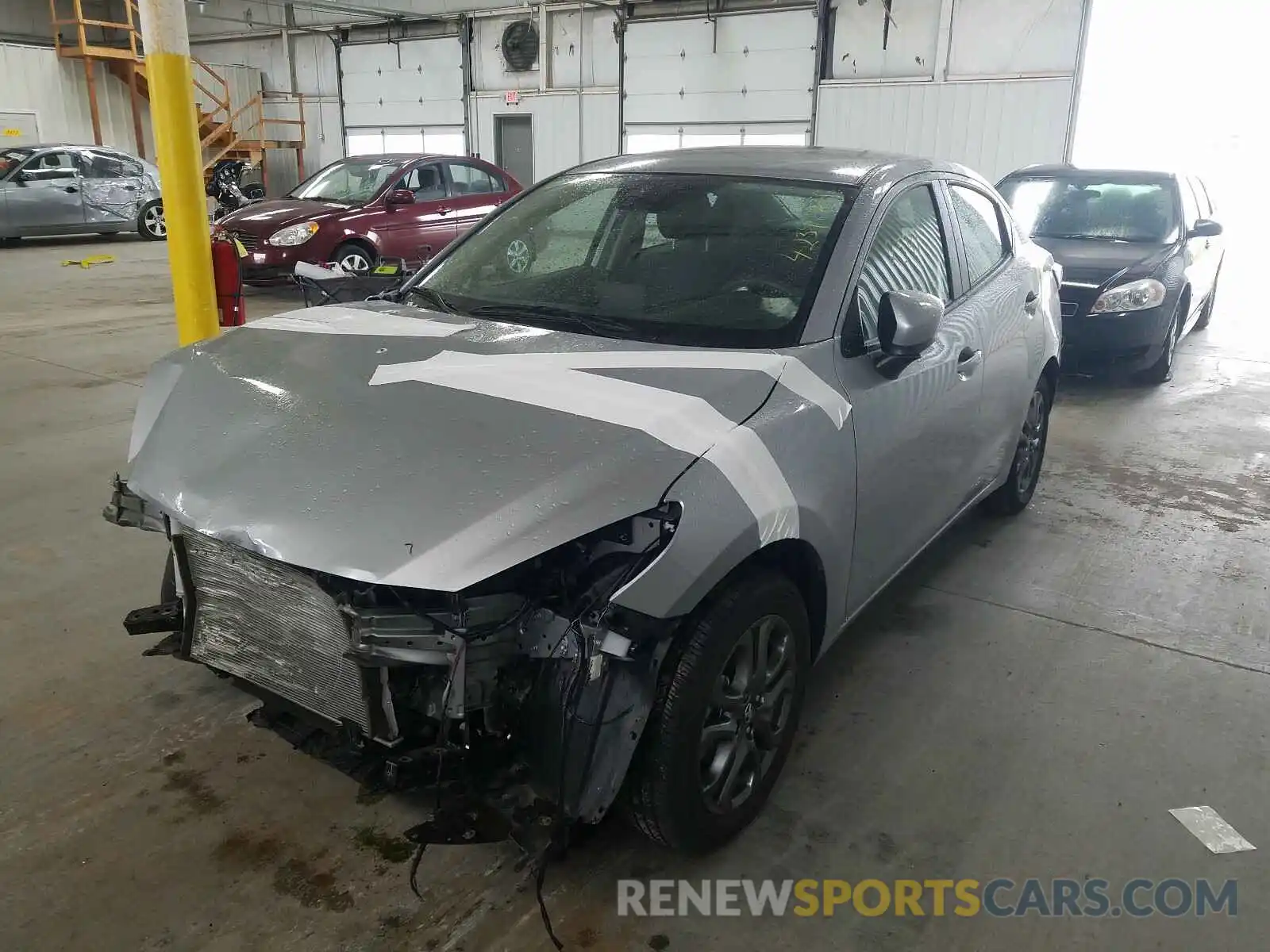 2 Photograph of a damaged car 3MYDLBYV0LY702206 TOYOTA YARIS 2020