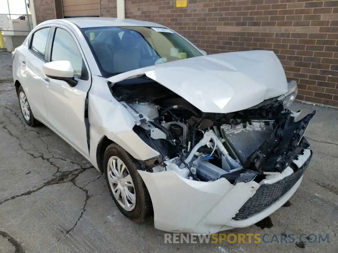 1 Photograph of a damaged car 3MYDLBYV3LY715077 TOYOTA YARIS 2020